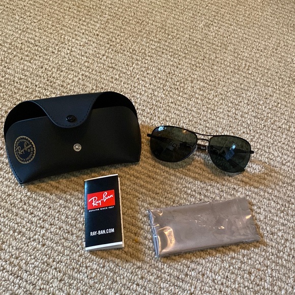 Ray-Ban polarized AVIATOR TOTAL BLACK sunglasses with case - Picture 1 of 4